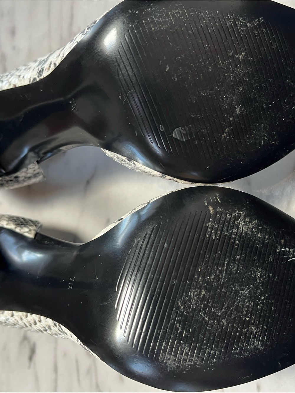 GUESS Snake-Print Pointed Toe Pumps in Black and White - Picture 5 of 6